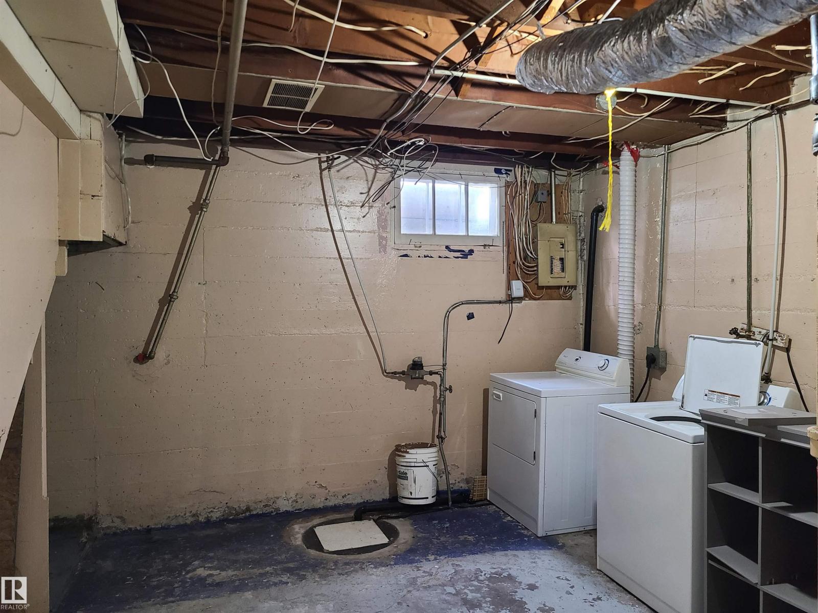 12414 90 ST NW, Edmonton