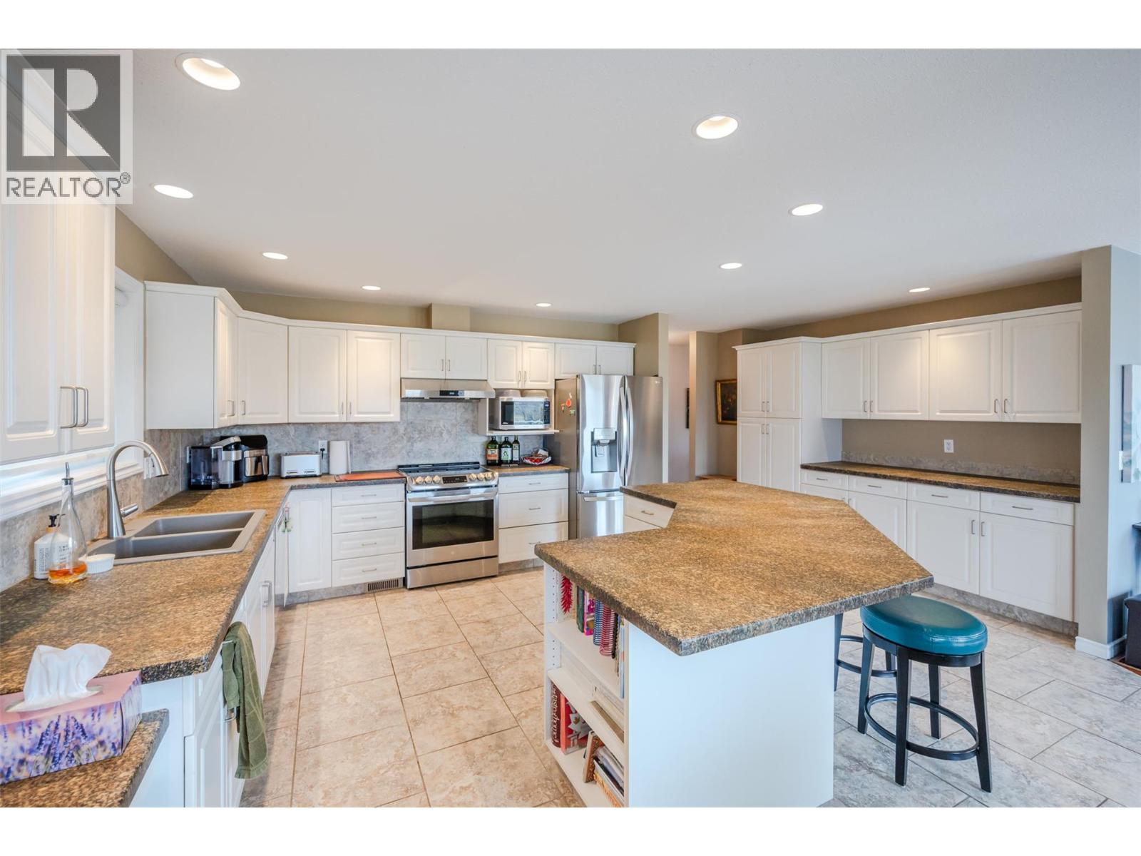 11702 GOLF COURSE Drive, Osoyoos