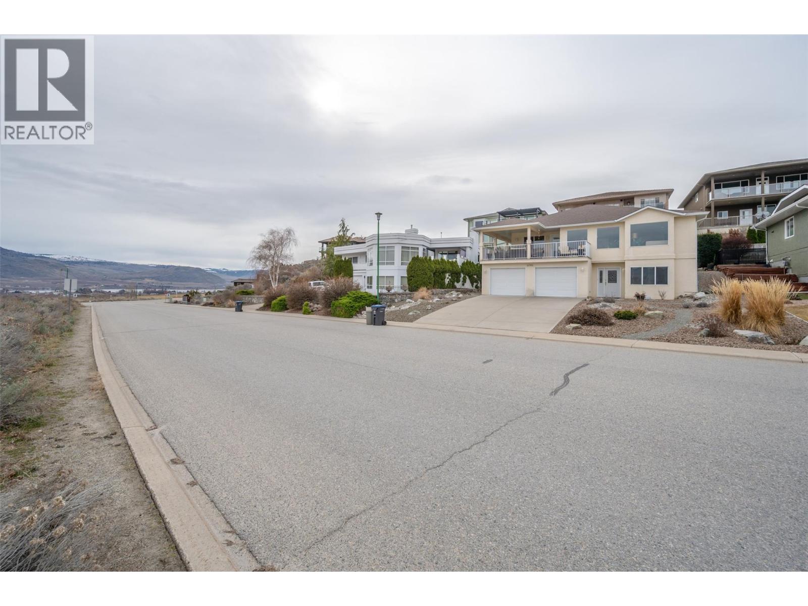11702 GOLF COURSE Drive, Osoyoos
