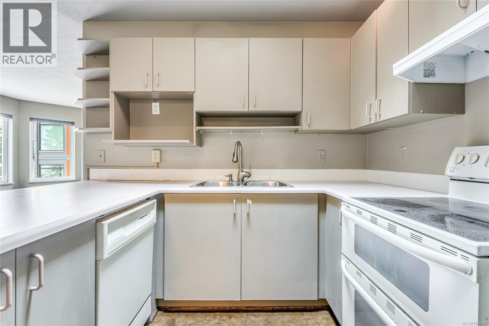 402B 670 Island Hwy S, Campbell River