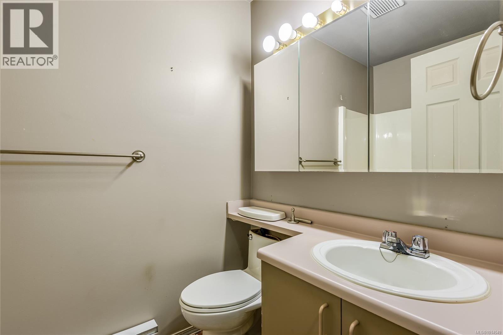 402B 670 Island Hwy S, Campbell River