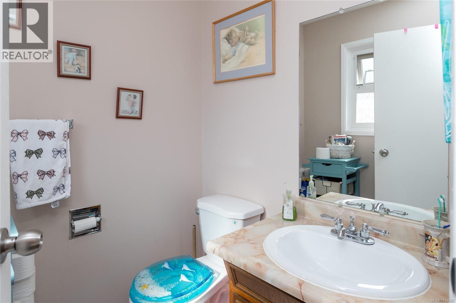 3258 Cora Hill Pl, Colwood