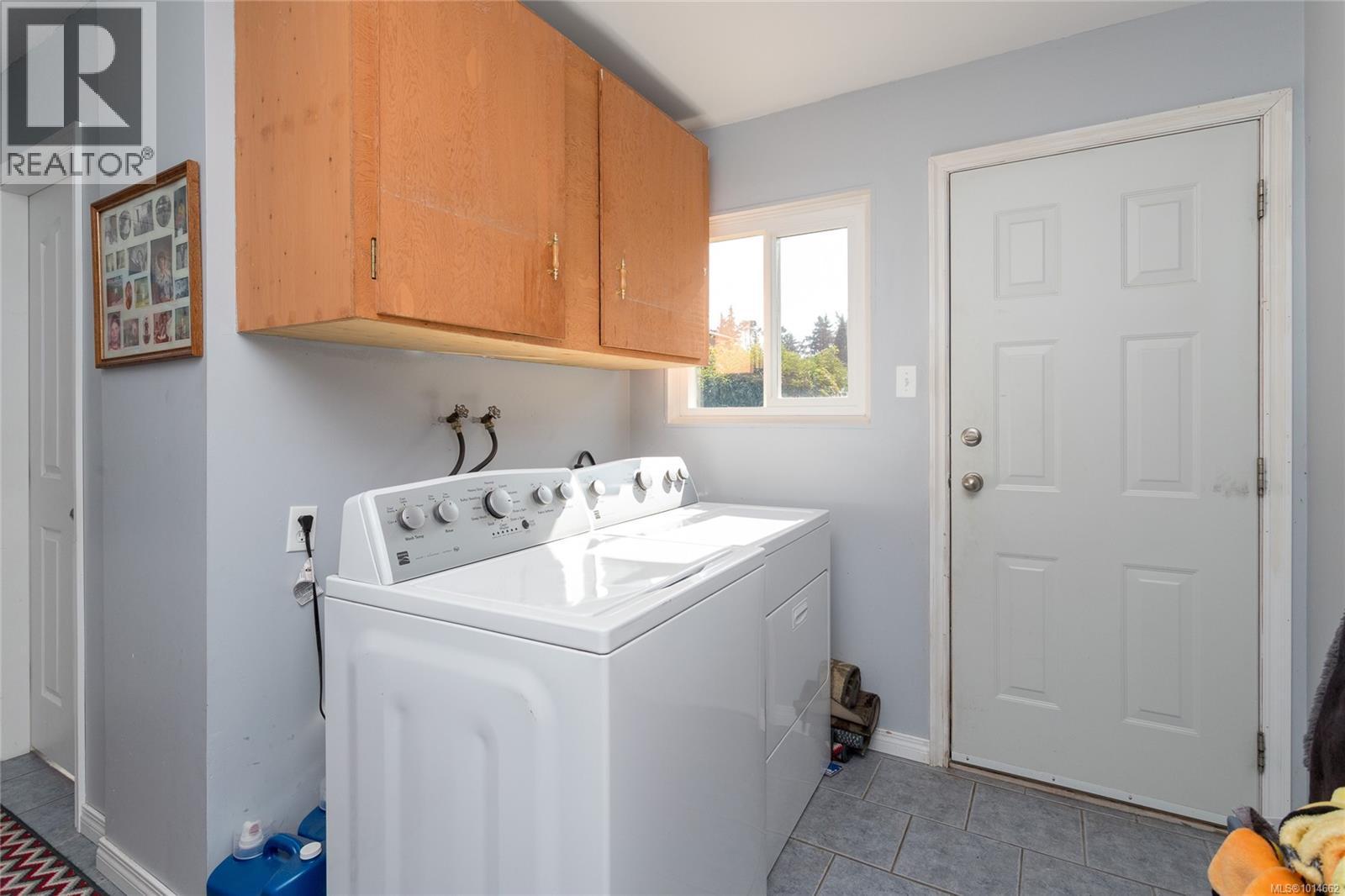 3258 Cora Hill Pl, Colwood