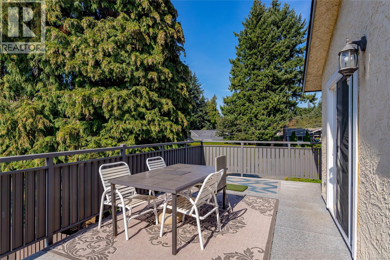 3258 Cora Hill Pl, Colwood