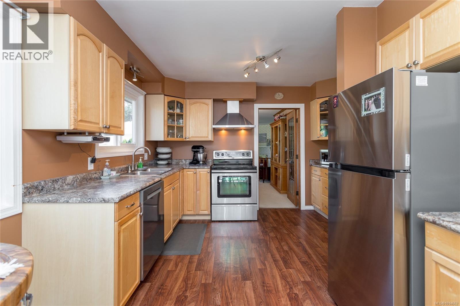 3258 Cora Hill Pl, Colwood