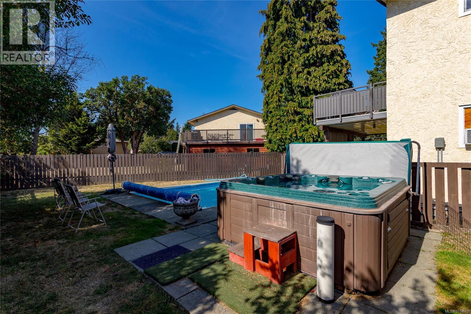3258 Cora Hill Pl, Colwood