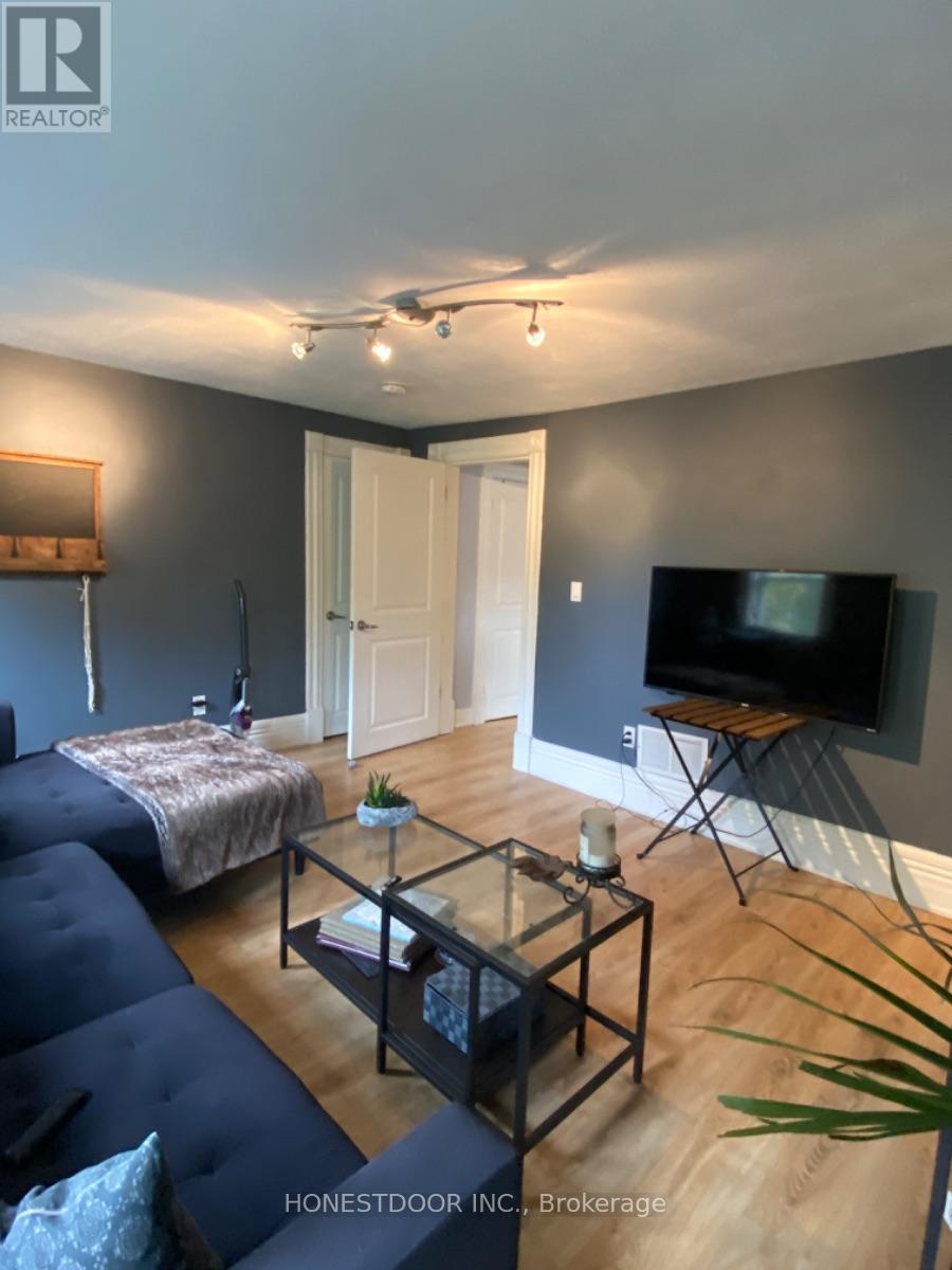 103 VICTORIA AVENUE S - 31