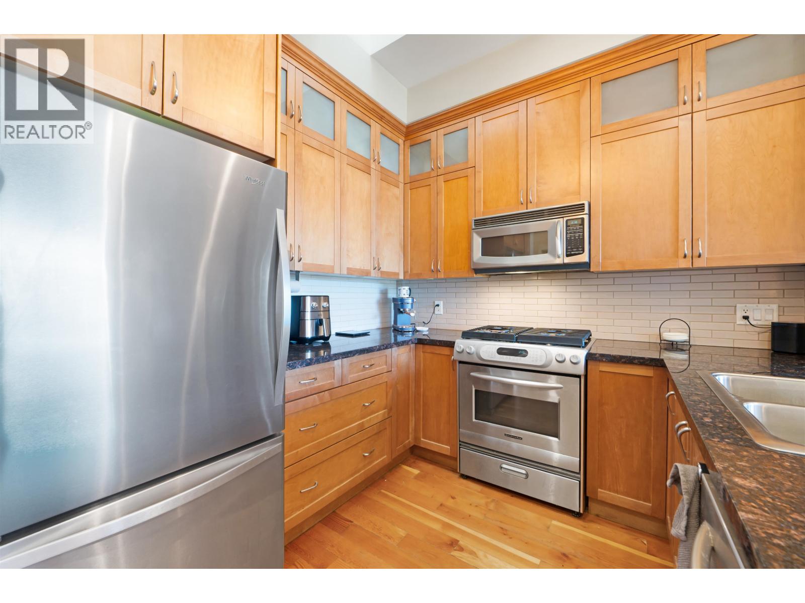 402 250 SALTER STREET, New Westminster