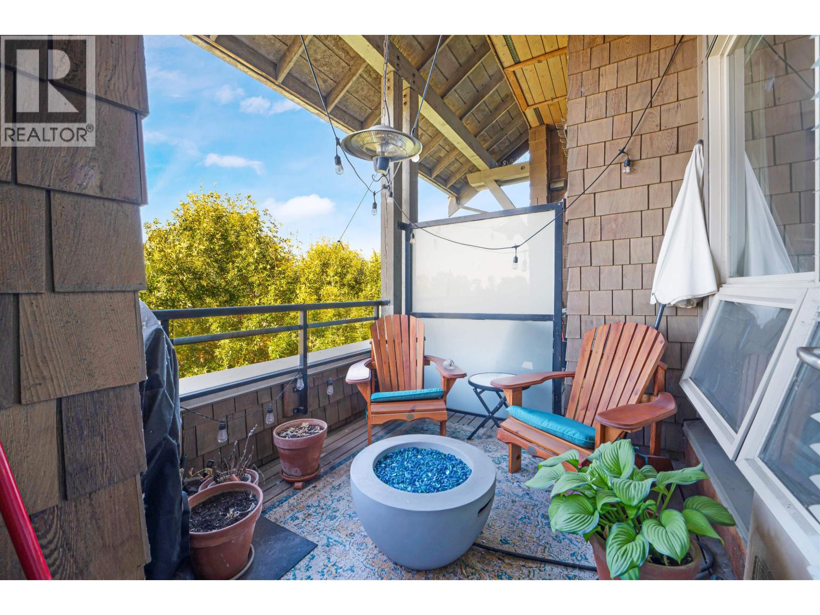 402 250 SALTER STREET, New Westminster