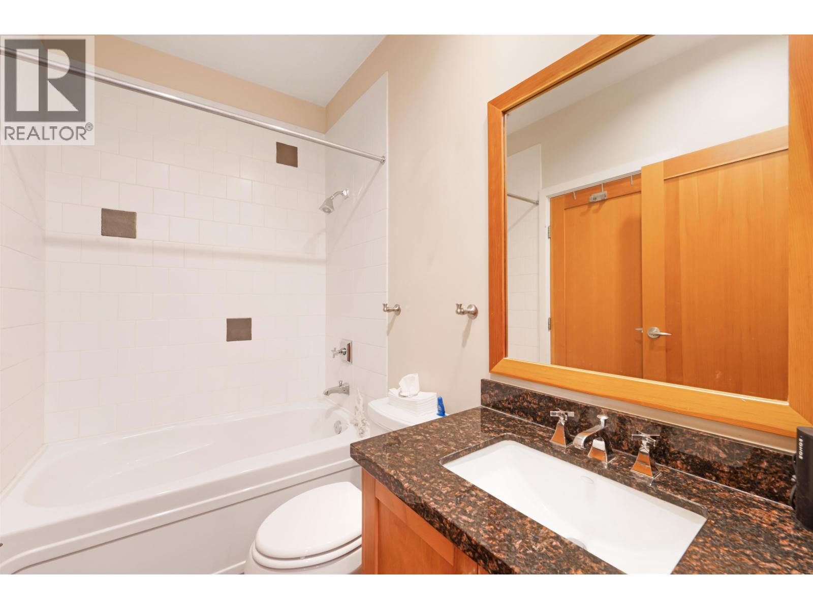 402 250 SALTER STREET, New Westminster