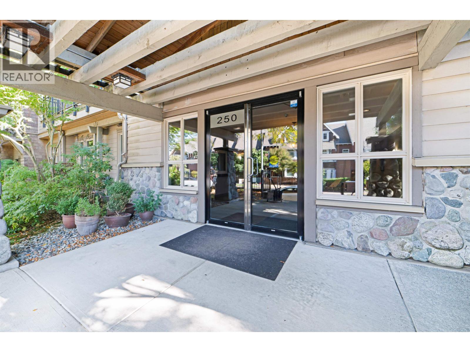 402 250 SALTER STREET, New Westminster
