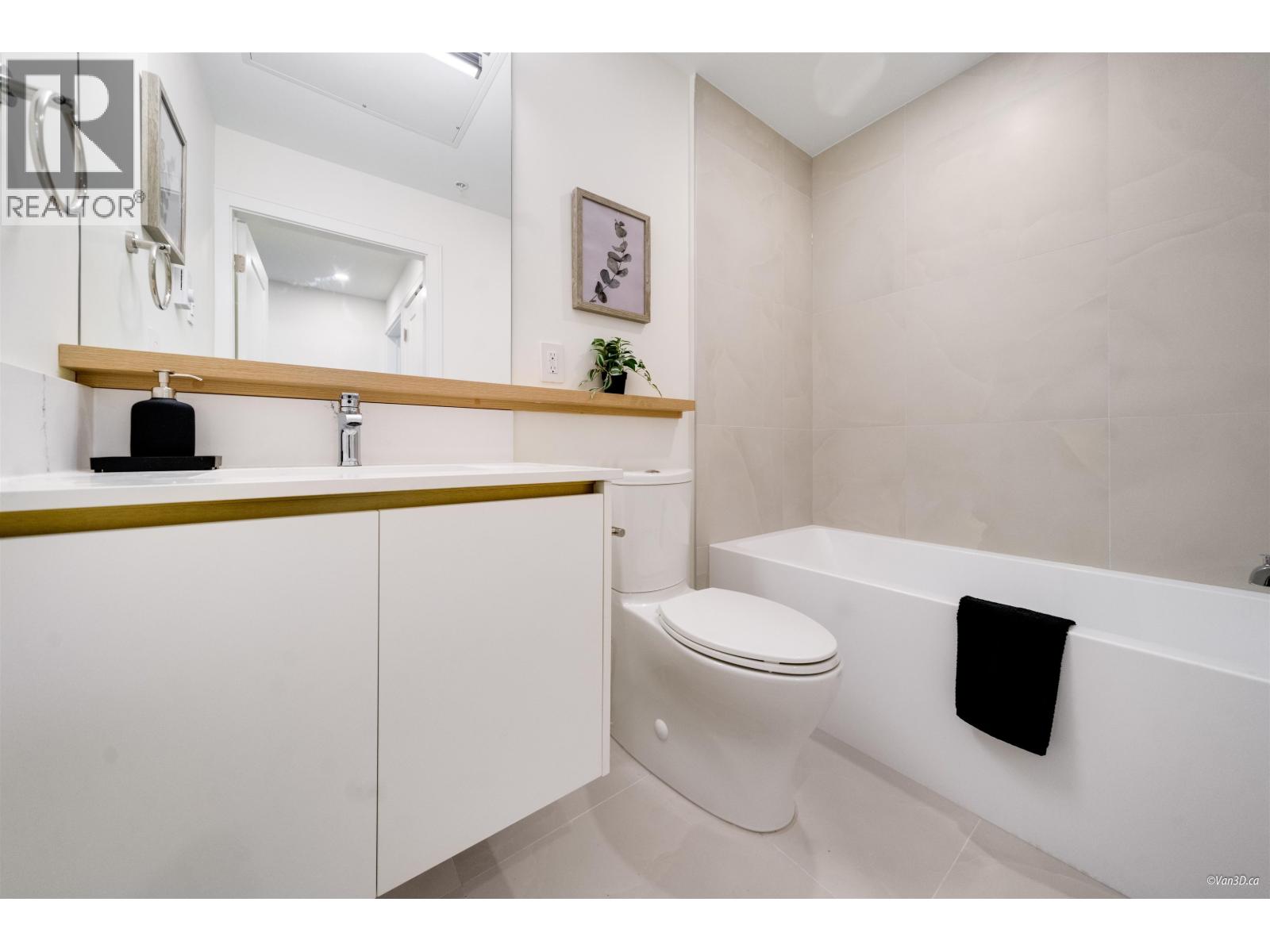 203 918 W 32ND AVENUE, Vancouver