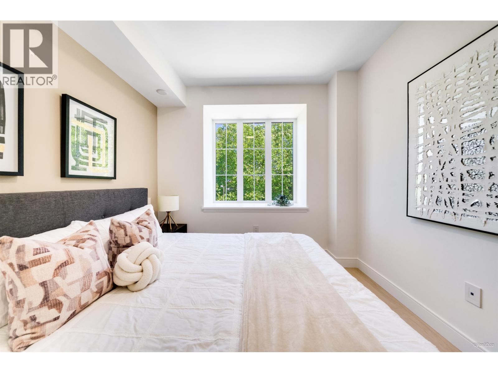 203 918 W 32ND AVENUE, Vancouver