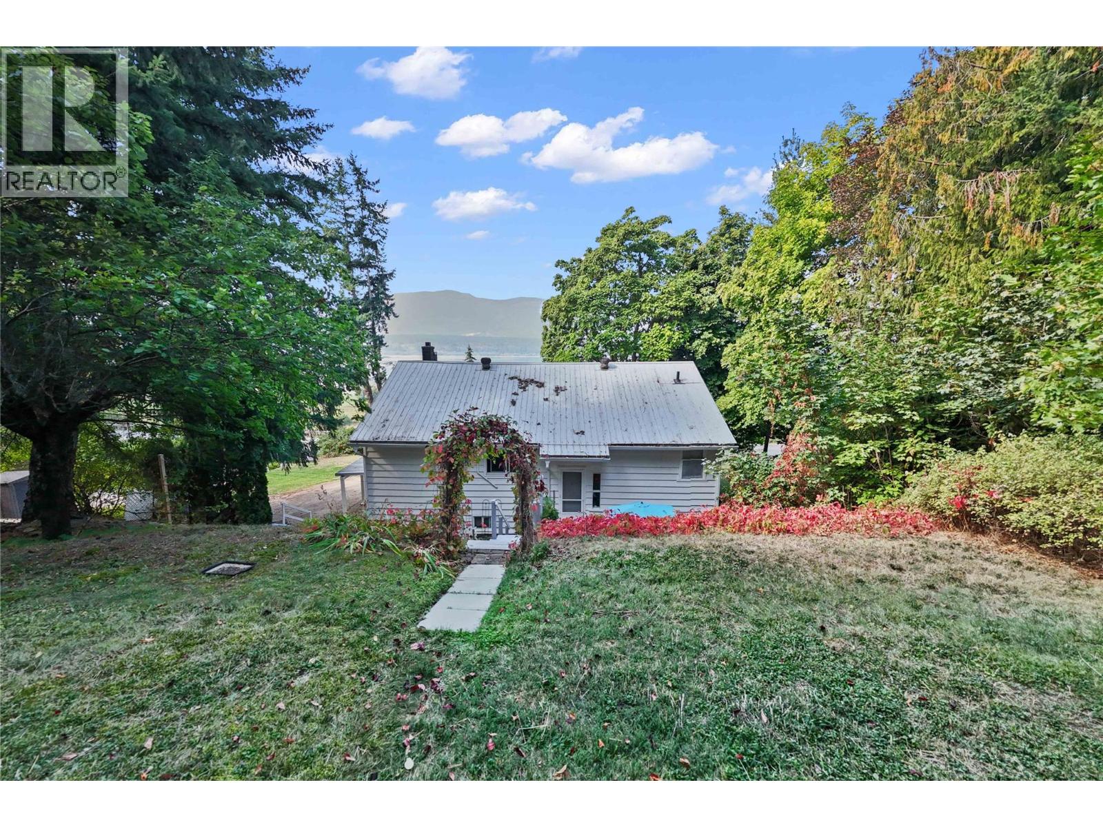  1430 Lakeshore Road Northeast, Salmon Arm