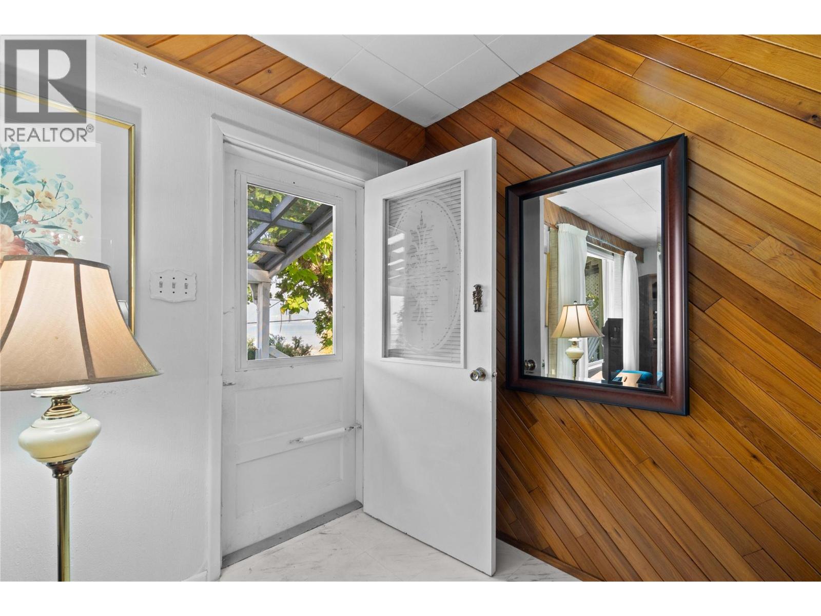  1430 Lakeshore Road Northeast, Salmon Arm