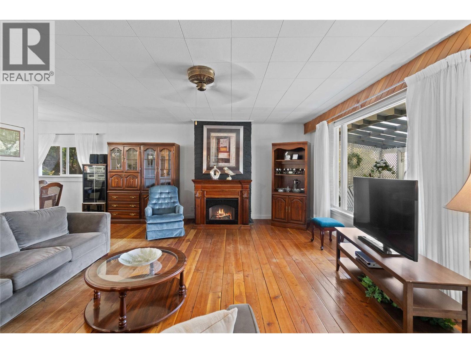  1430 Lakeshore Road Northeast, Salmon Arm