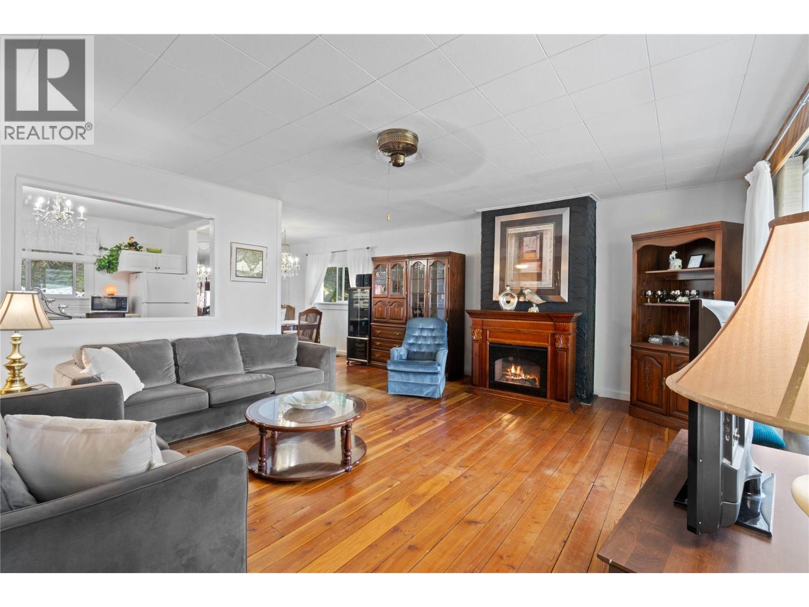  1430 Lakeshore Road Northeast, Salmon Arm