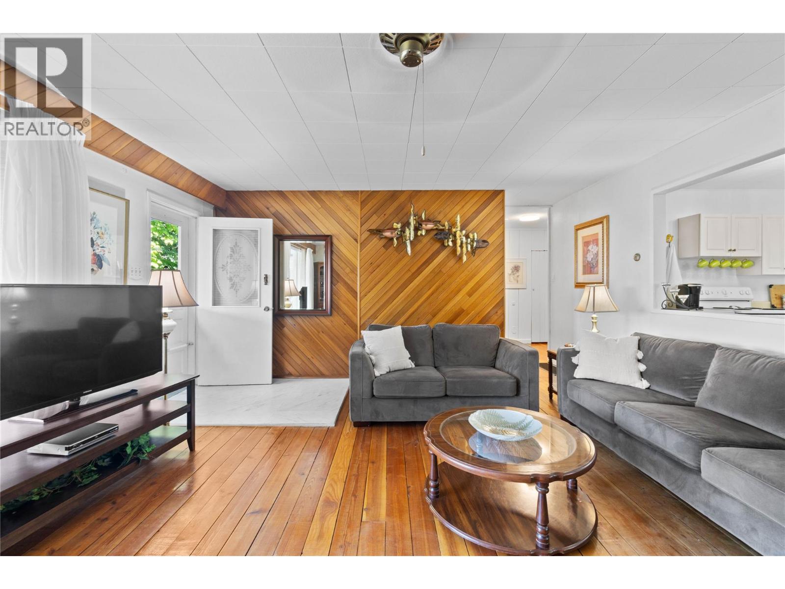  1430 Lakeshore Road Northeast, Salmon Arm