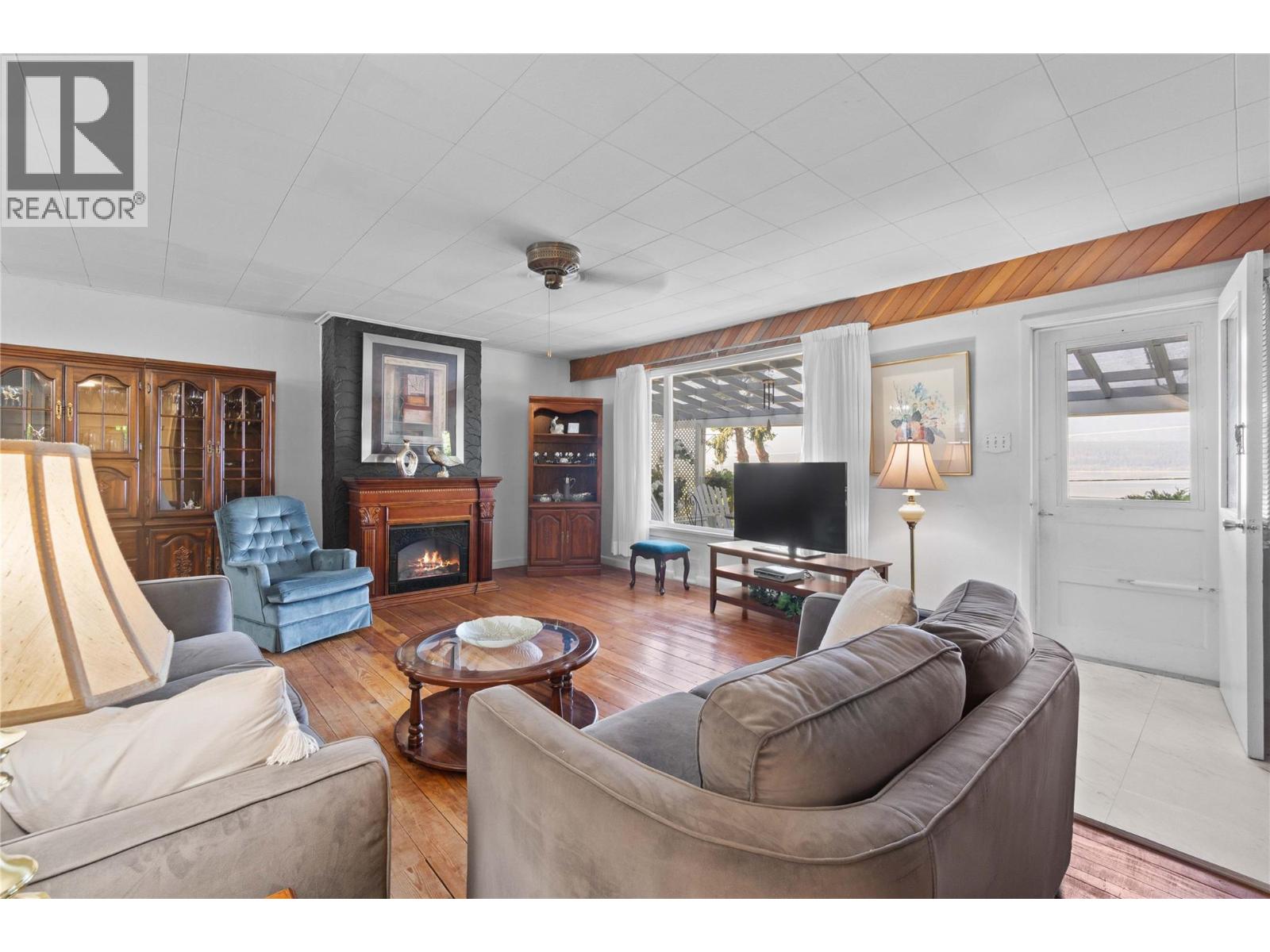  1430 Lakeshore Road Northeast, Salmon Arm