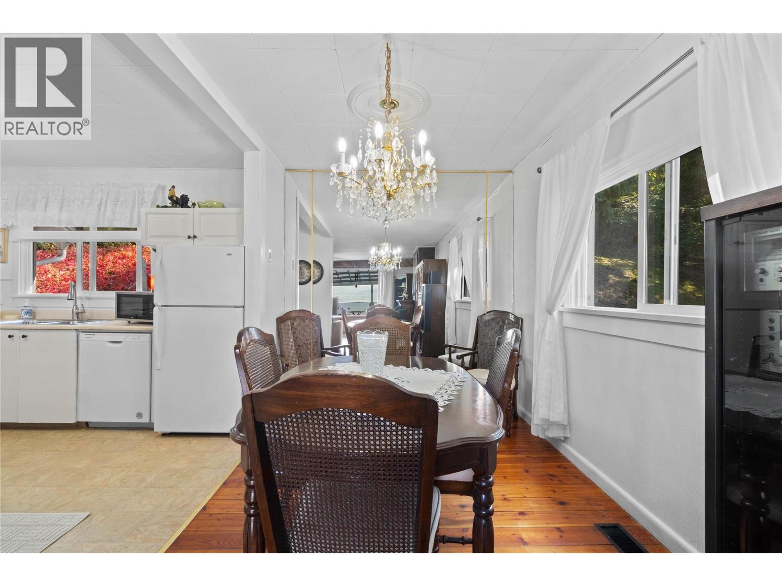  1430 Lakeshore Road Northeast, Salmon Arm