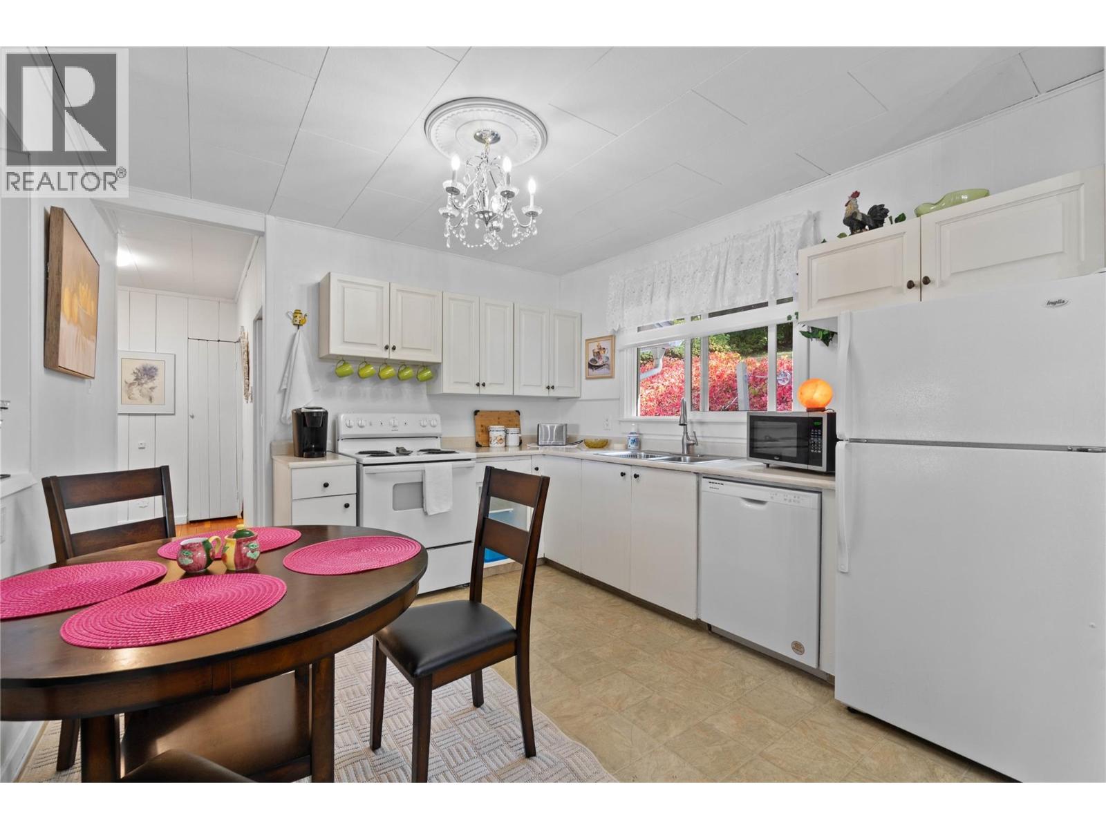  1430 Lakeshore Road Northeast, Salmon Arm