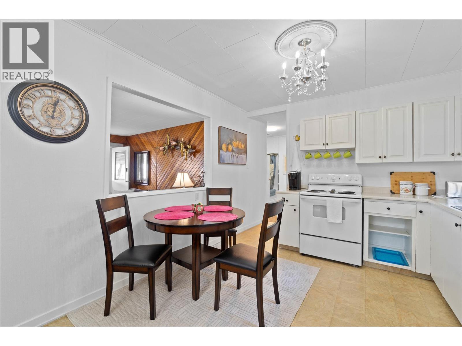  1430 Lakeshore Road Northeast, Salmon Arm