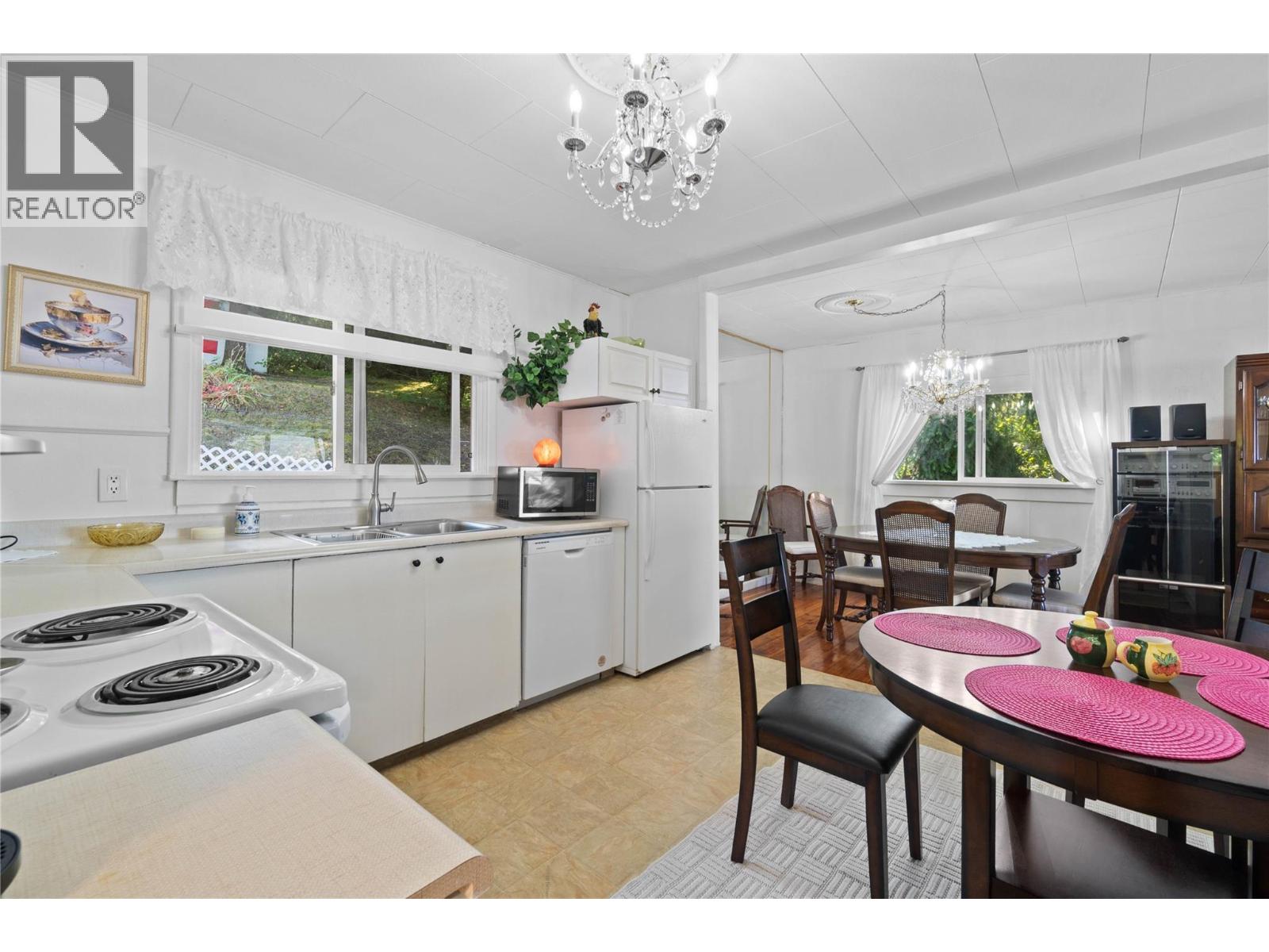  1430 Lakeshore Road Northeast, Salmon Arm