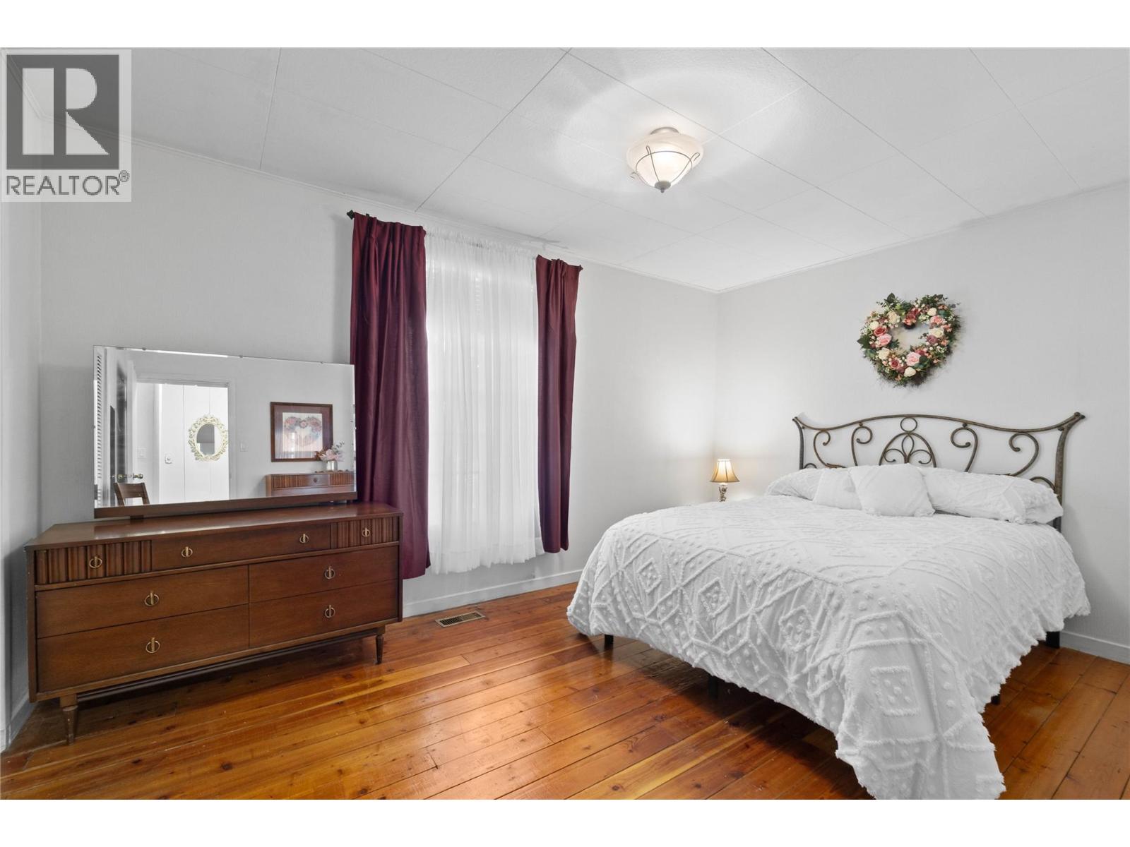  1430 Lakeshore Road Northeast, Salmon Arm