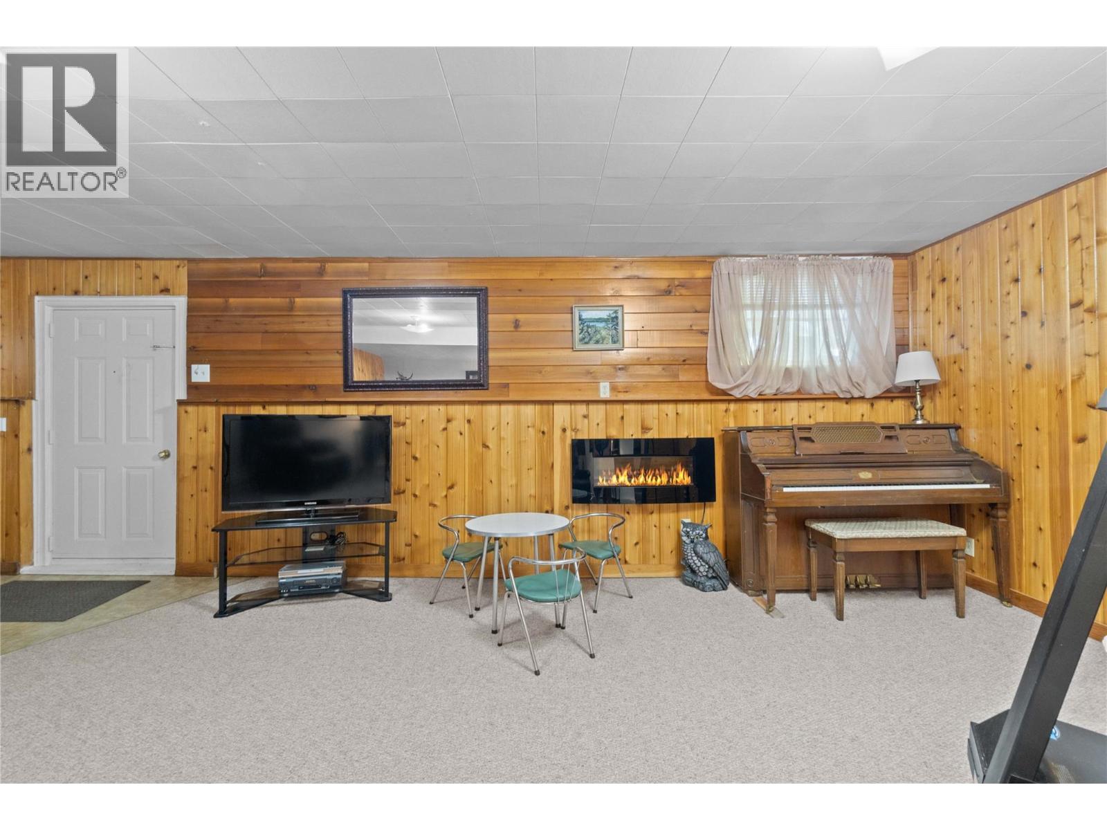  1430 Lakeshore Road Northeast, Salmon Arm