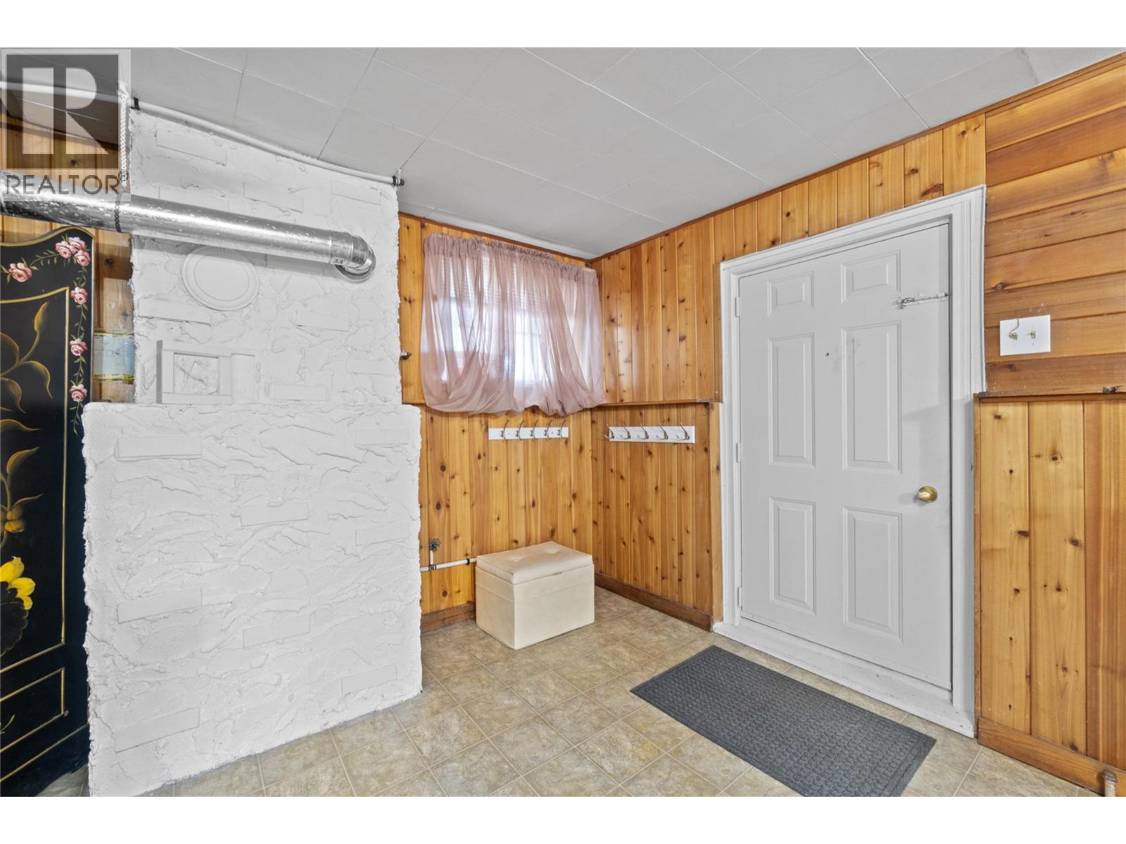  1430 Lakeshore Road Northeast, Salmon Arm