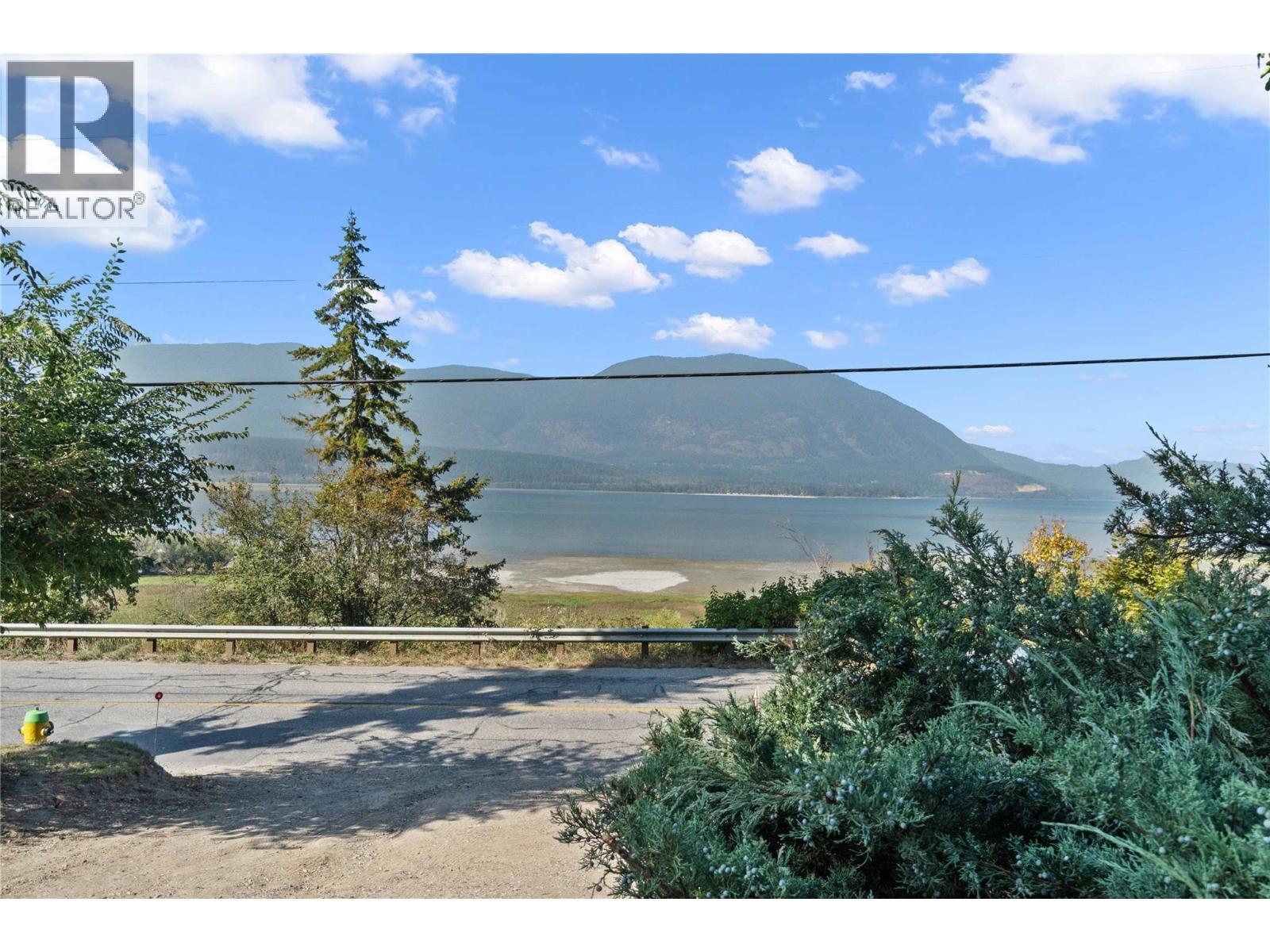  1430 Lakeshore Road Northeast, Salmon Arm