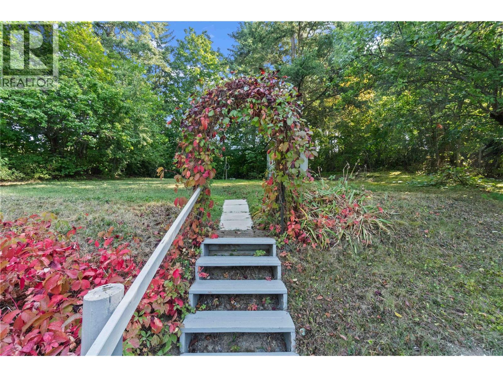  1430 Lakeshore Road Northeast, Salmon Arm