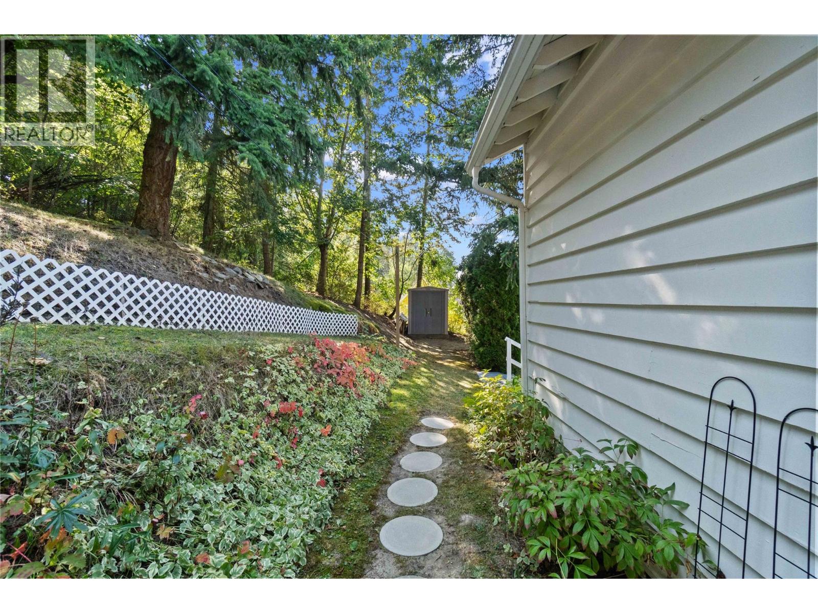  1430 Lakeshore Road Northeast, Salmon Arm