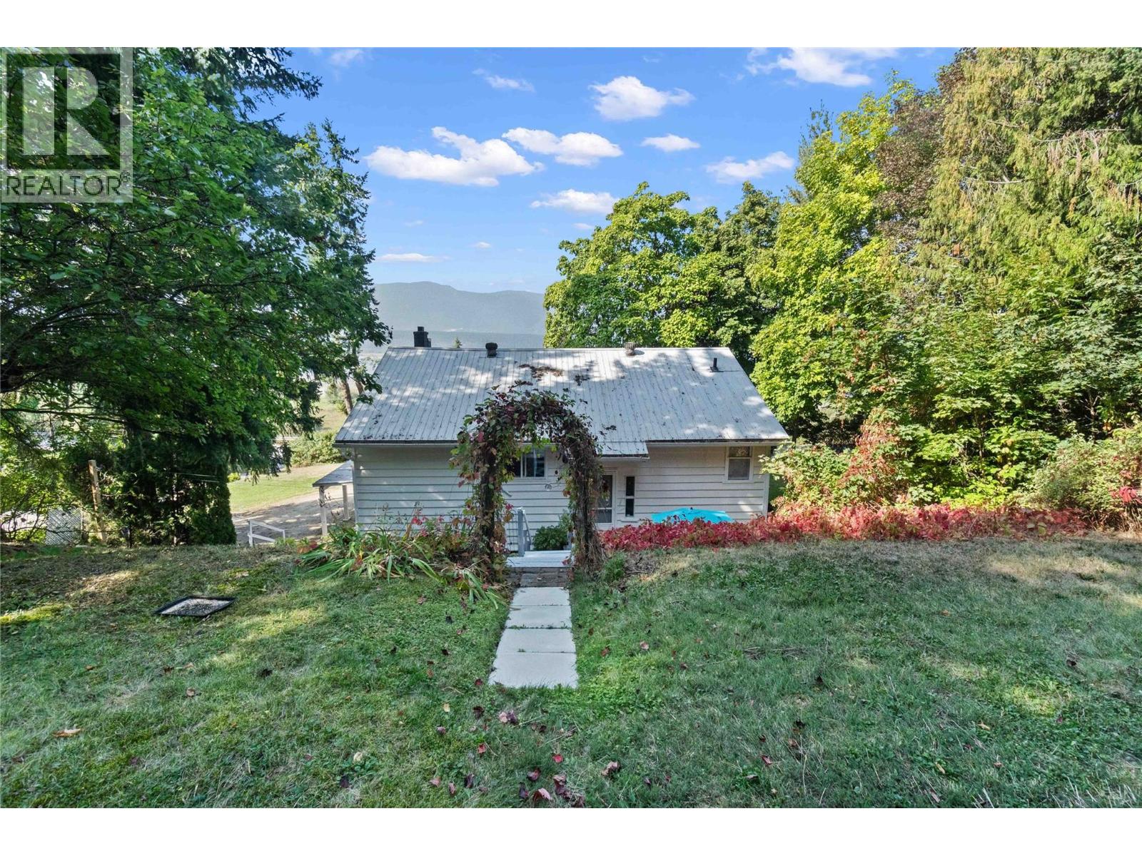  1430 Lakeshore Road Northeast, Salmon Arm