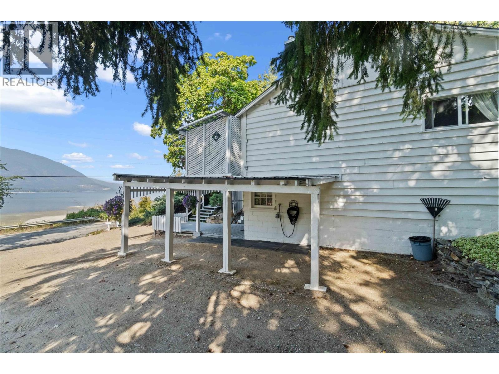  1430 Lakeshore Road Northeast, Salmon Arm