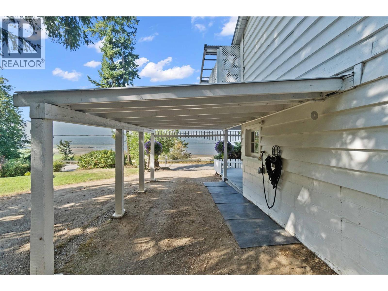  1430 Lakeshore Road Northeast, Salmon Arm