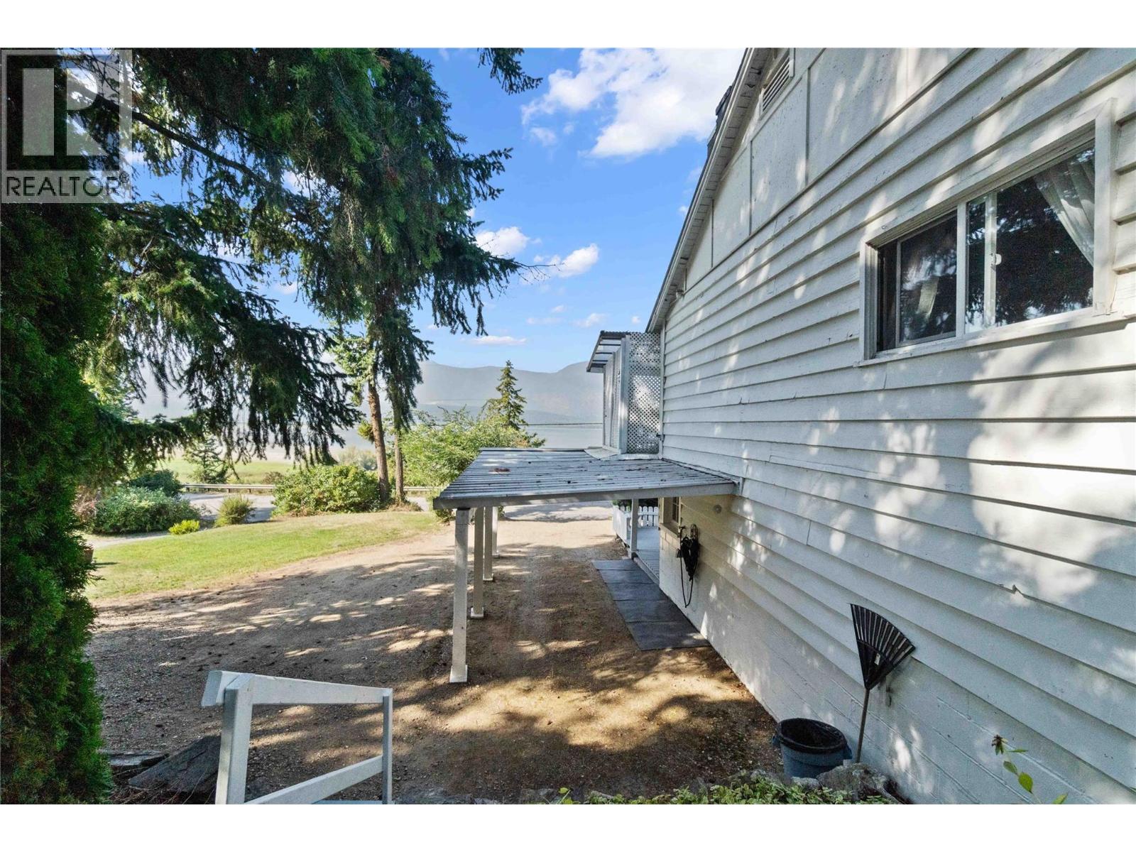  1430 Lakeshore Road Northeast, Salmon Arm