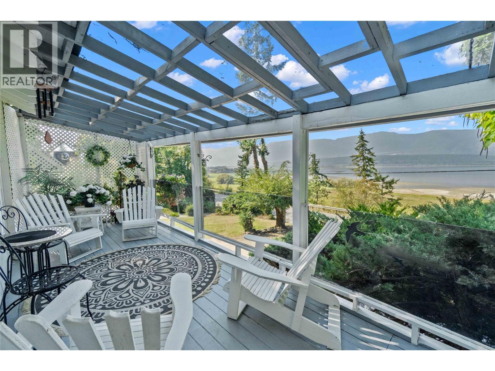  1430 Lakeshore Road Northeast, Salmon Arm