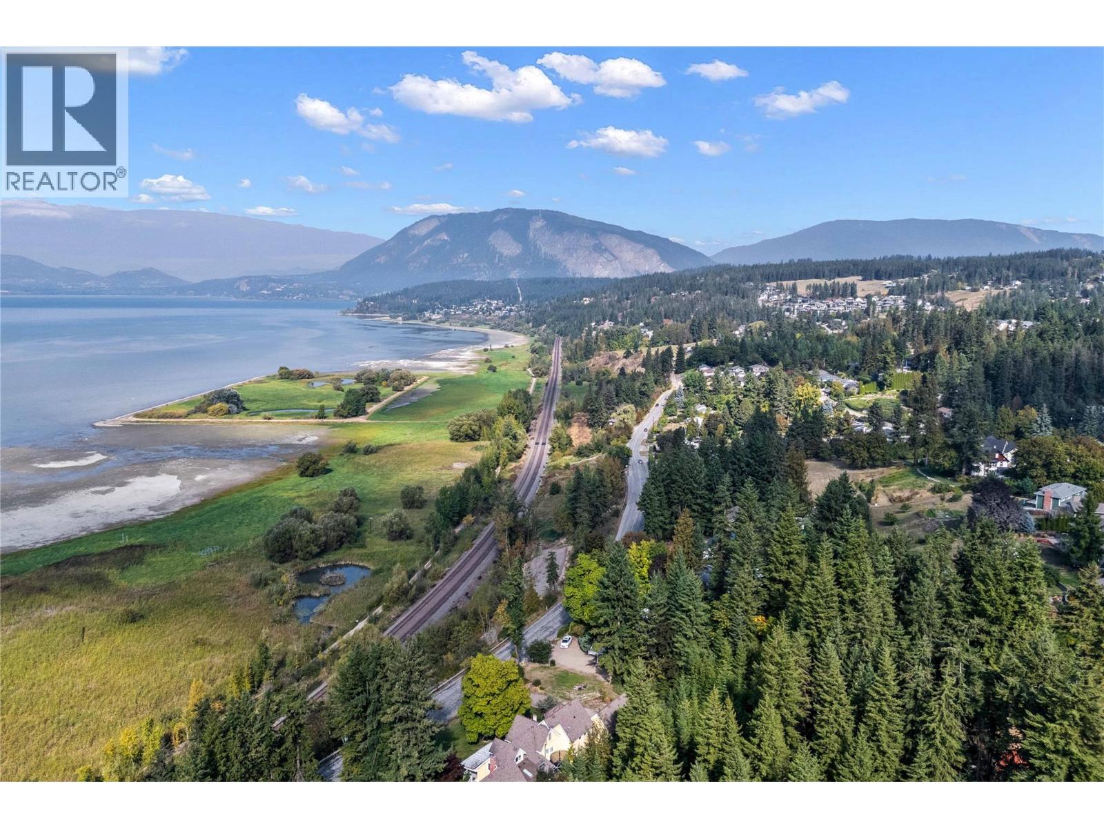  1430 Lakeshore Road Northeast, Salmon Arm