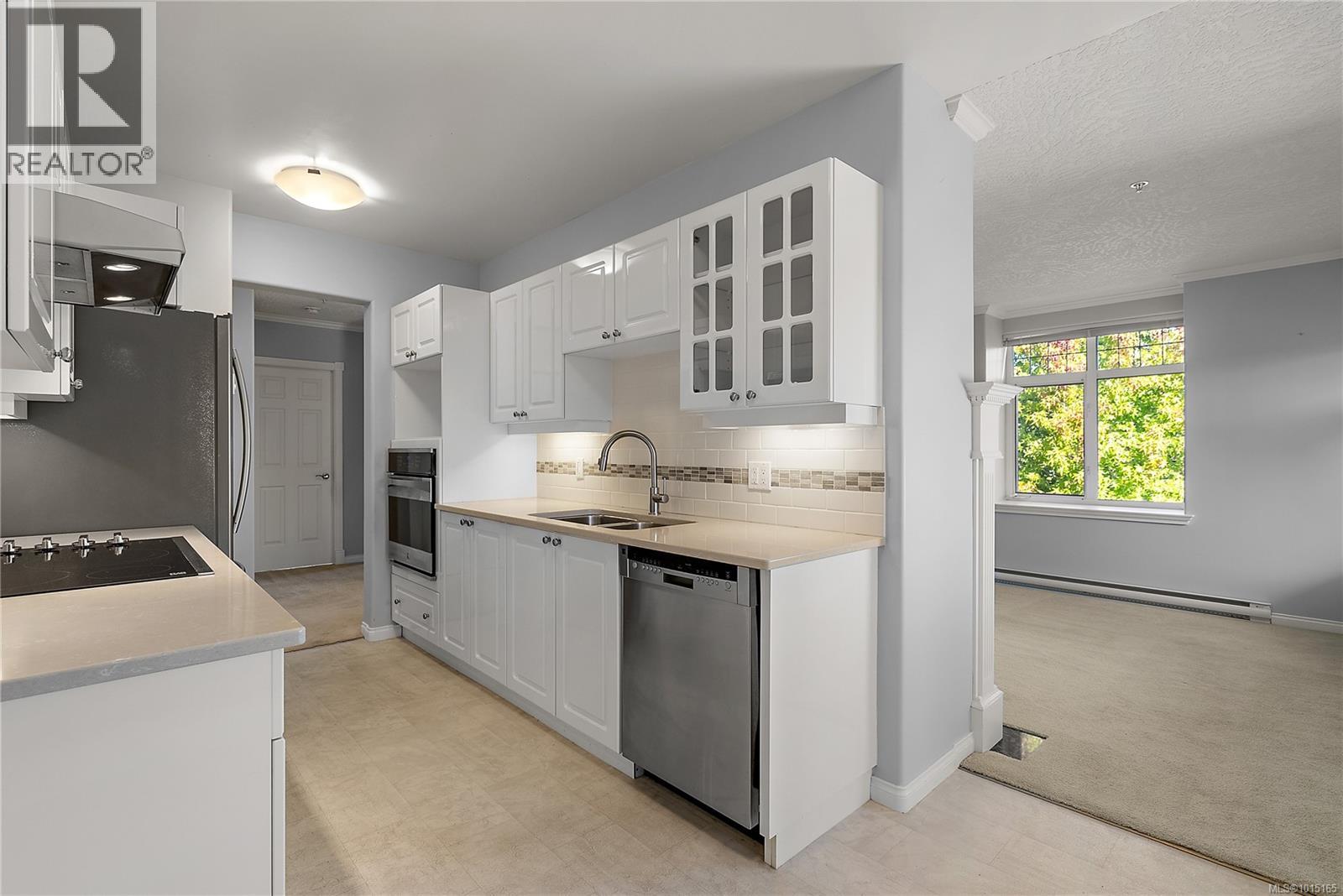 349 4484 Chatterton Way, Saanich