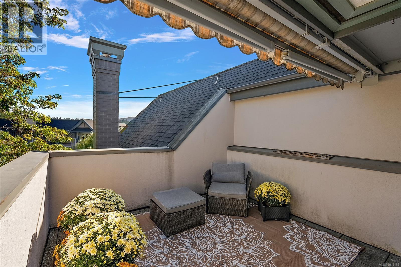 349 4484 Chatterton Way, Saanich
