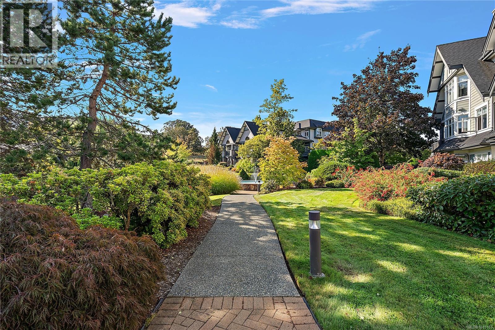 349 4484 Chatterton Way, Saanich