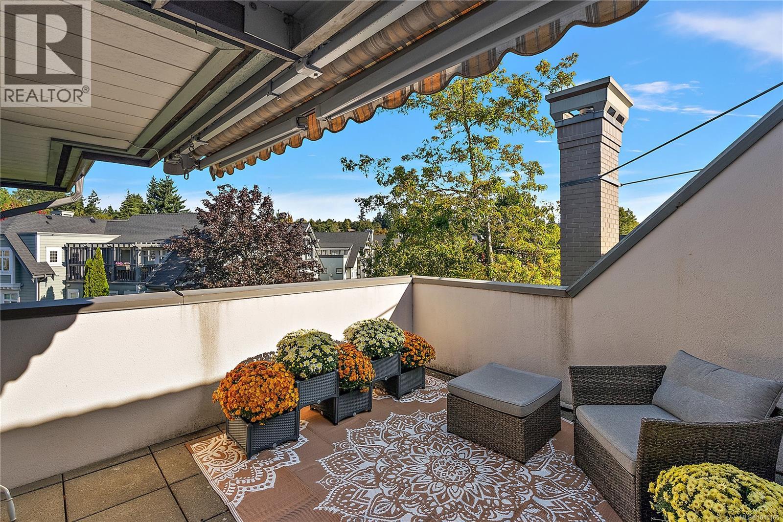 349 4484 Chatterton Way, Saanich
