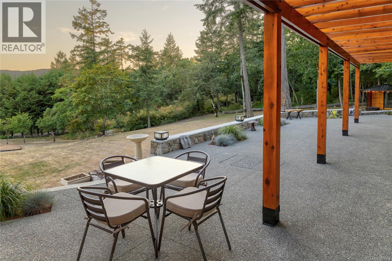 8100 Woodwyn Terr, Central Saanich