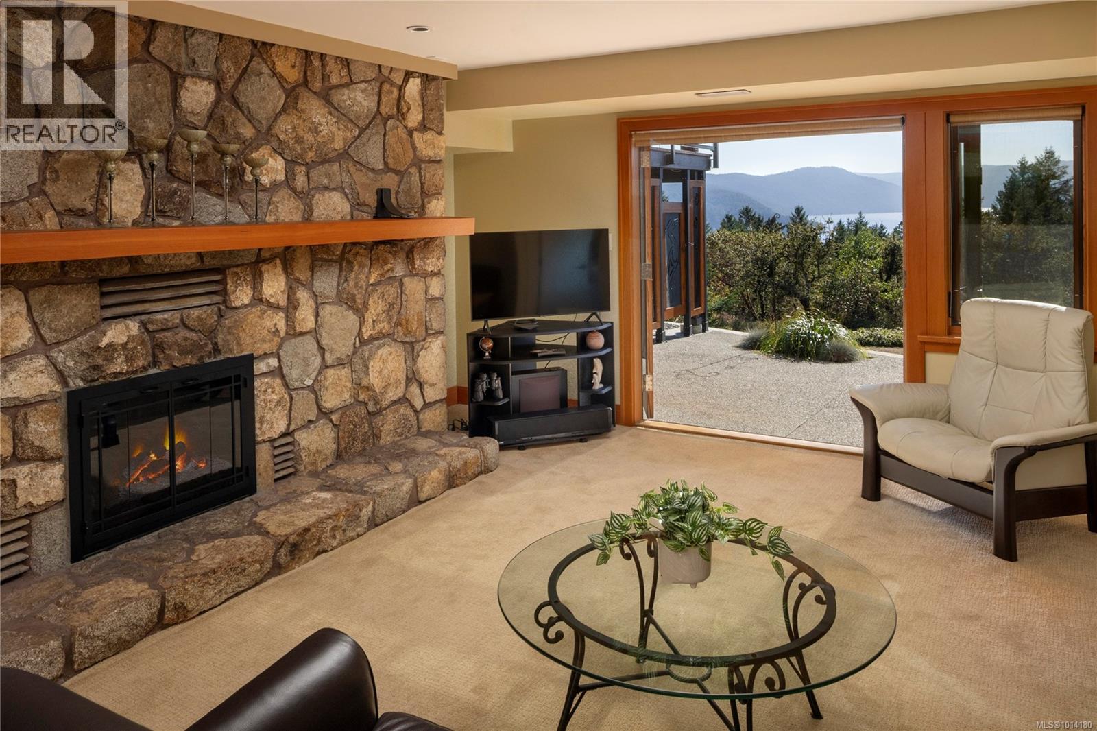 8100 Woodwyn Terr, Central Saanich