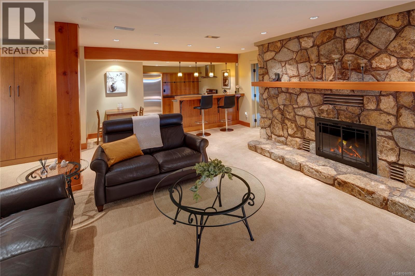 8100 Woodwyn Terr, Central Saanich