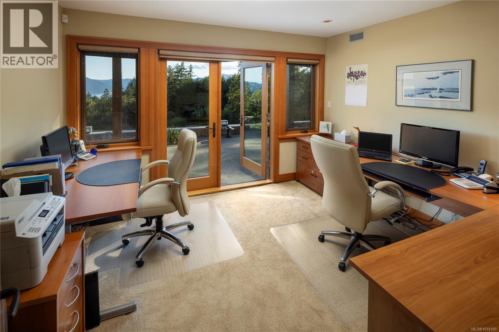 8100 Woodwyn Terr, Central Saanich