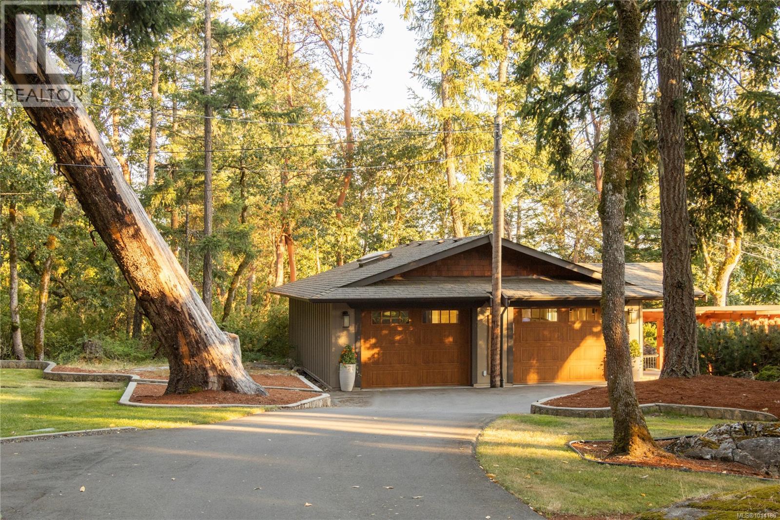 8100 Woodwyn Terr, Central Saanich