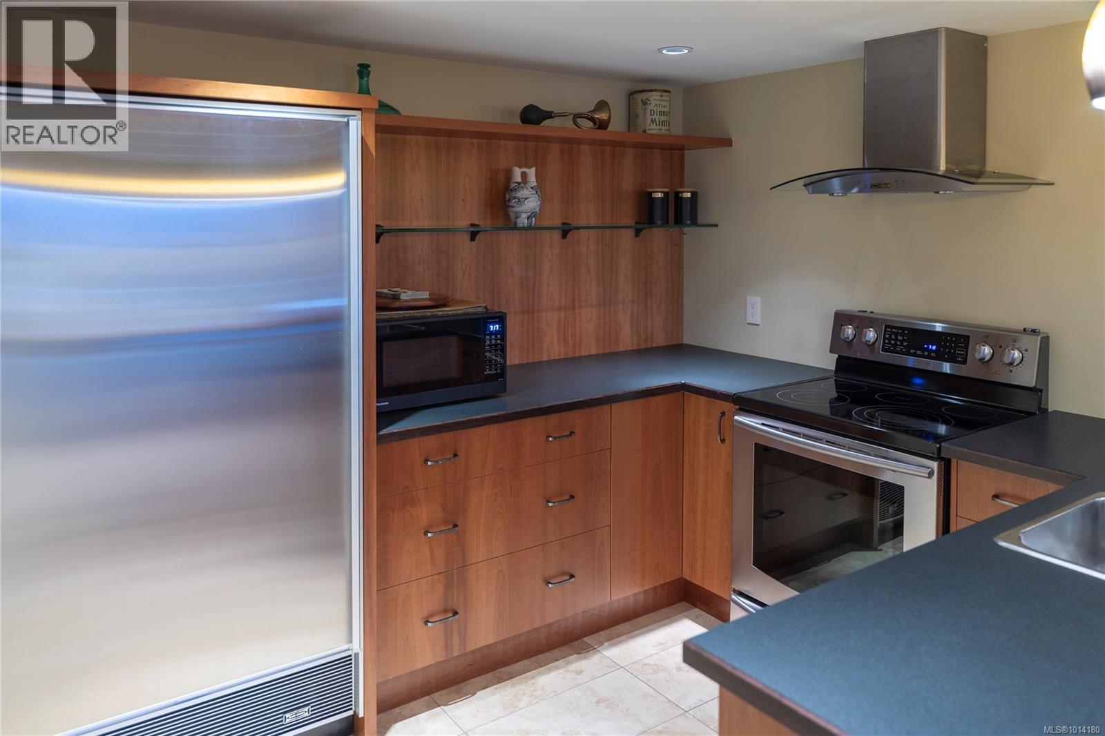 8100 Woodwyn Terr, Central Saanich