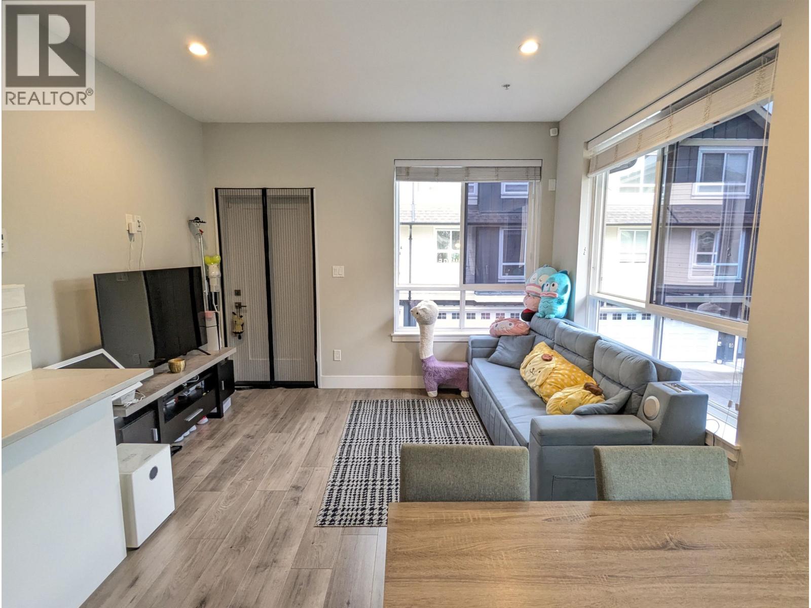 52 430 DUNCAN STREET, New Westminster